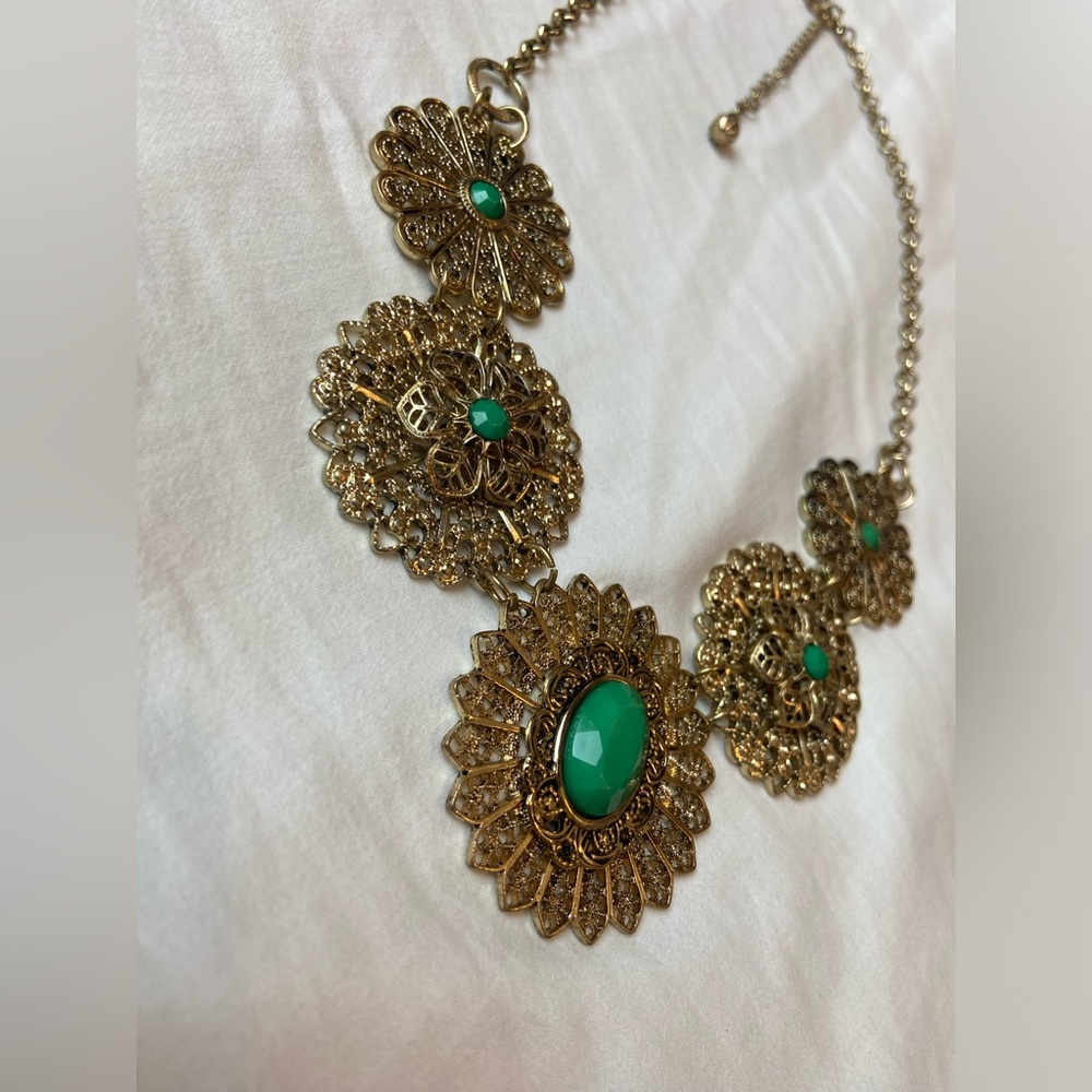 Elegant Gold and Green Floral Necklace
